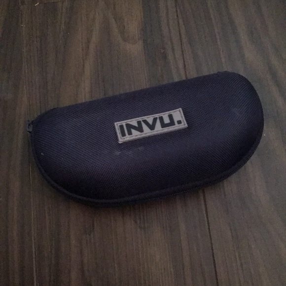 Sunglasses with case - Picture 5 of 5
